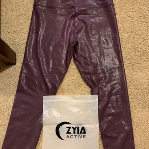 ZYIA Plum metallic PLUS light n tight! NWT 12